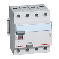 Disjoncteur différentiel 4P, 40 A, 400 V, IP20, 50 Hz, 44 mm, DIN rail, 0.25 kA, 300 mA – Legrand 411785
